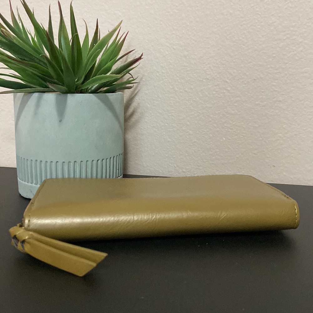 NWOT Universal Treads Olive Green Wallet - Picture 3 of 14